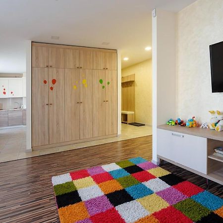Colored Balloons - 3 Bedrooms, 3 Bathrooms, Equipped Large Apartments ลวีฟ ภายนอก รูปภาพ